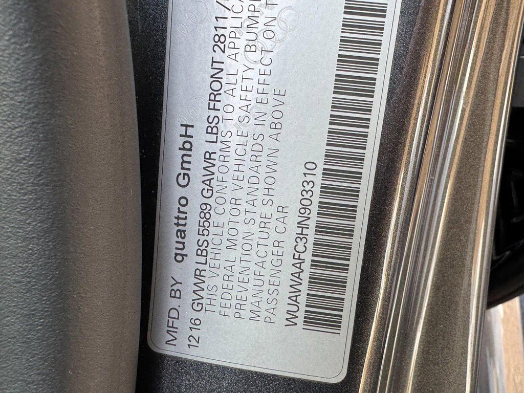 Used 2017 Audi RS 7 Prestige w/ Carbon-Optic Package image 27