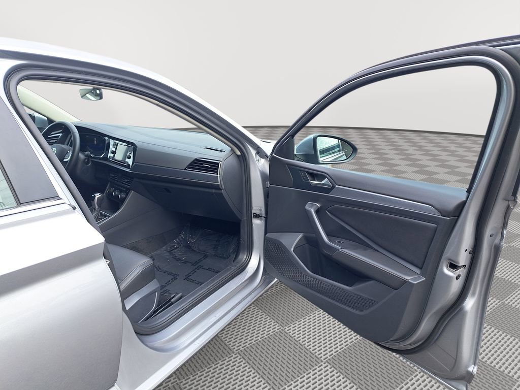 Used 2024 Volkswagen Jetta SE image 17