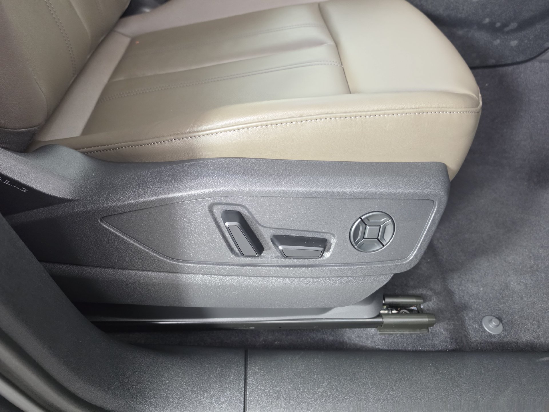 Certified 2025 Audi Q5 Premium w/ Convenience Package AWD/4WD image 31