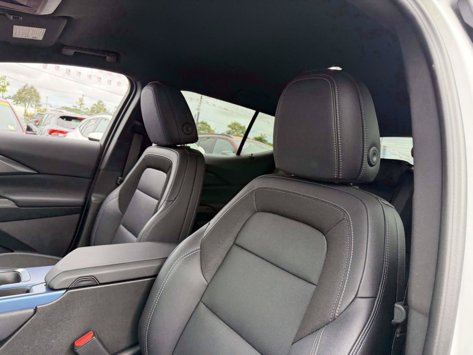 Used 2025 Chevrolet Equinox EV LT w/ Convenience Package FWD image 13