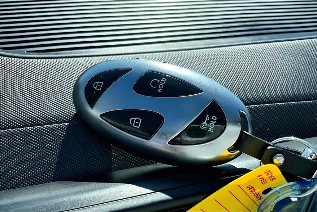 Used 2024 Hyundai Kona Limited image 13