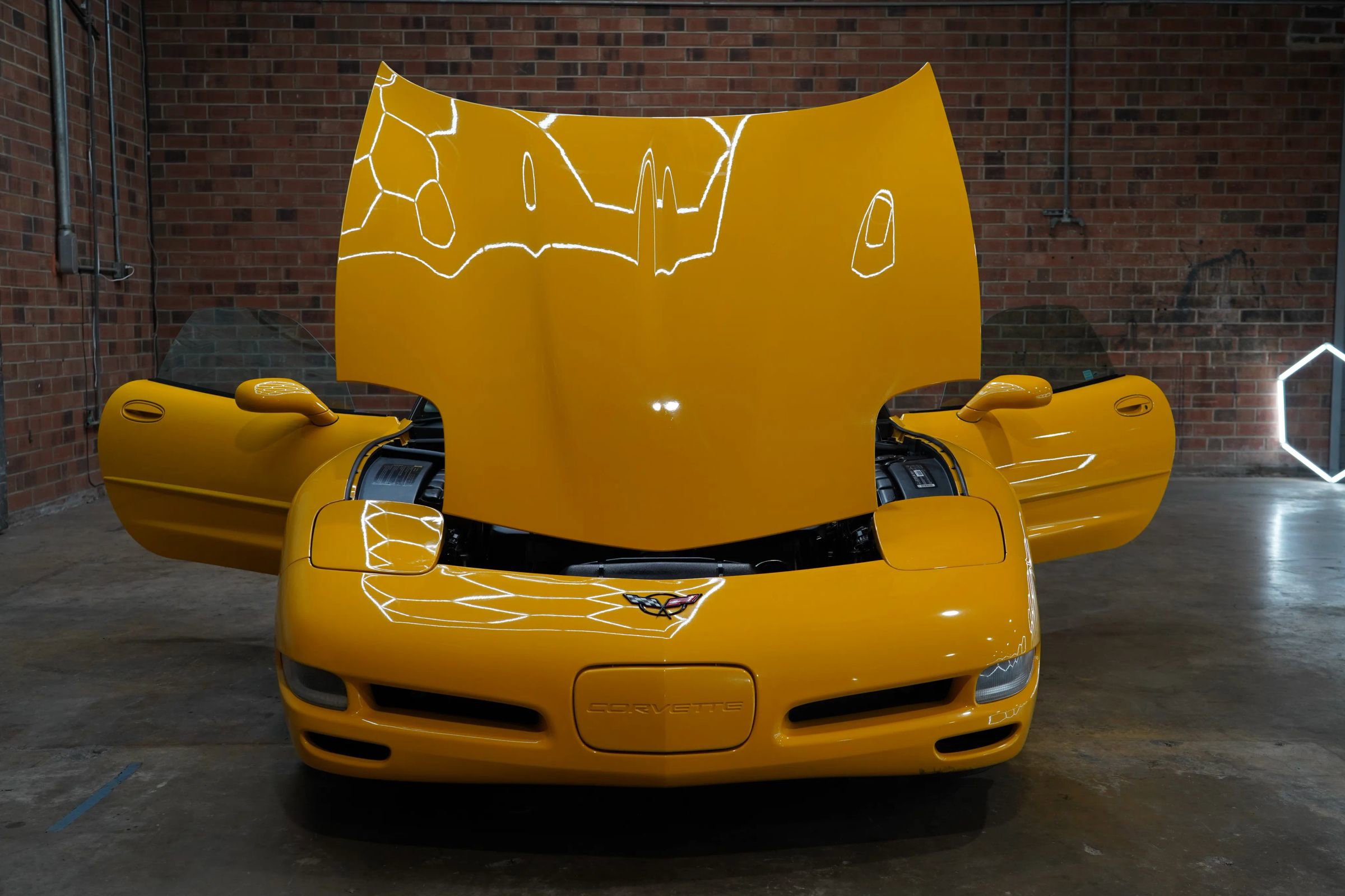 Used 2002 Chevrolet Corvette Coupe w/ Preferred Equipment Group2 RWD image 24