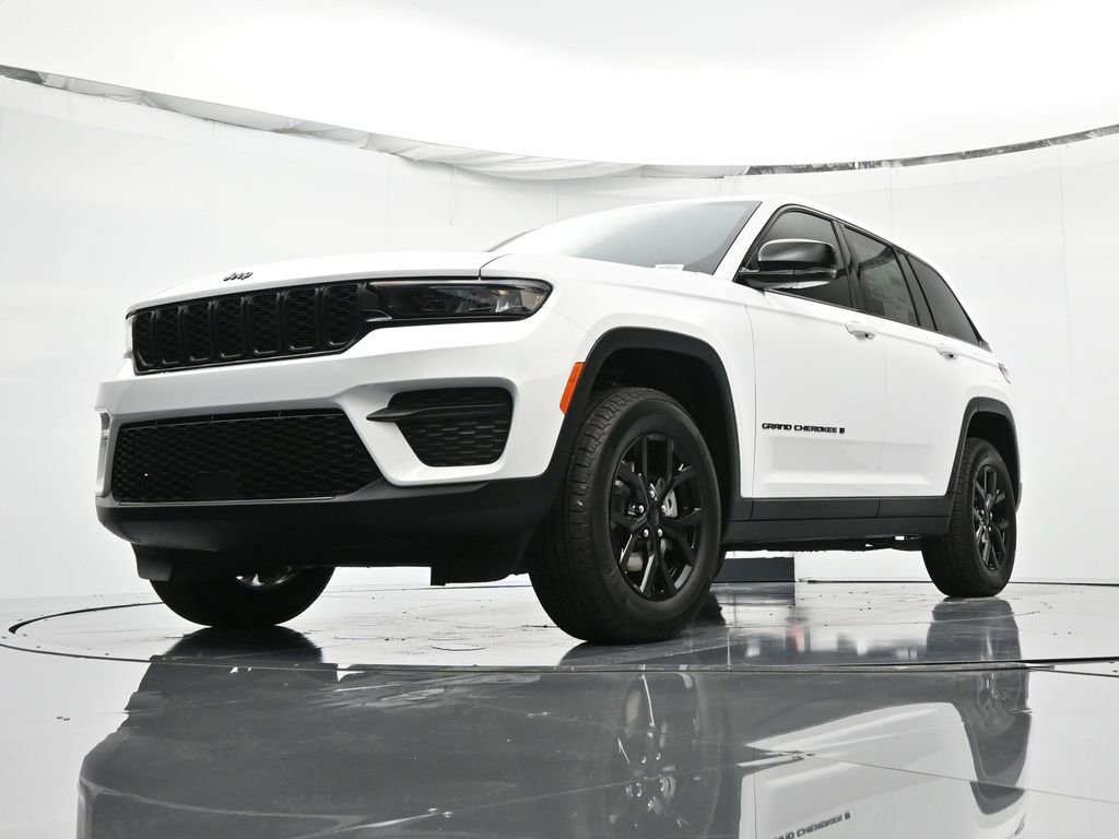 New 2025 Jeep Grand Cherokee Altitude image 36
