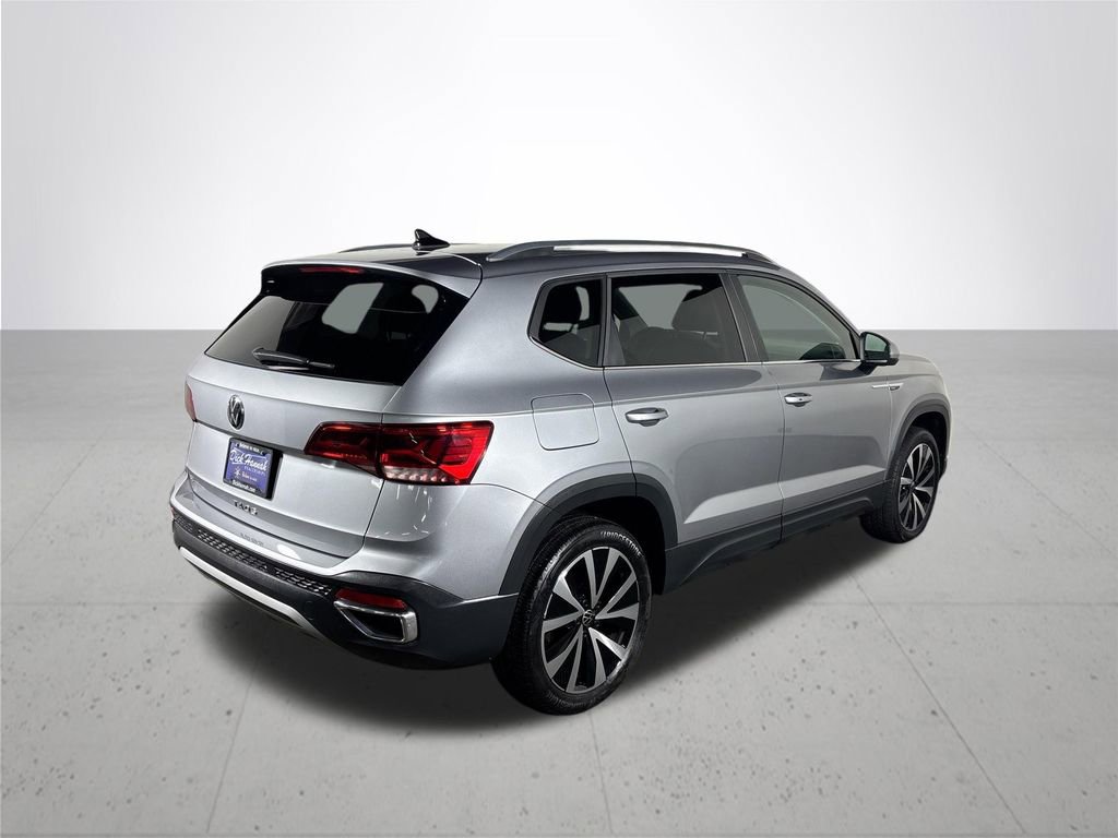 Used 2024 Volkswagen Taos SE image 6
