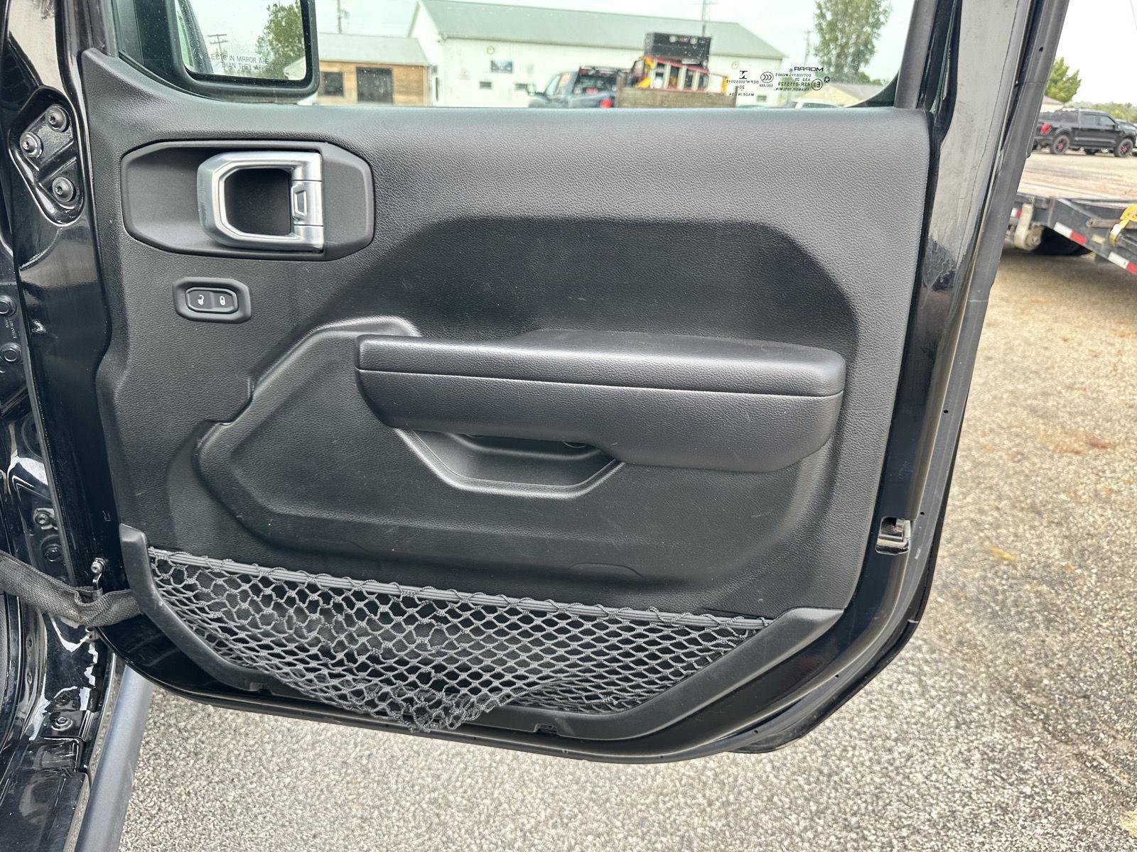 Used 2021 Jeep Gladiator Mojave w/ Cold Weather Group image 18