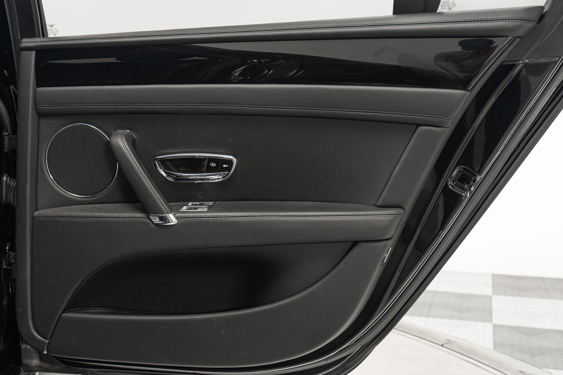 Used 2015 Bentley Flying Spur W12 image 39