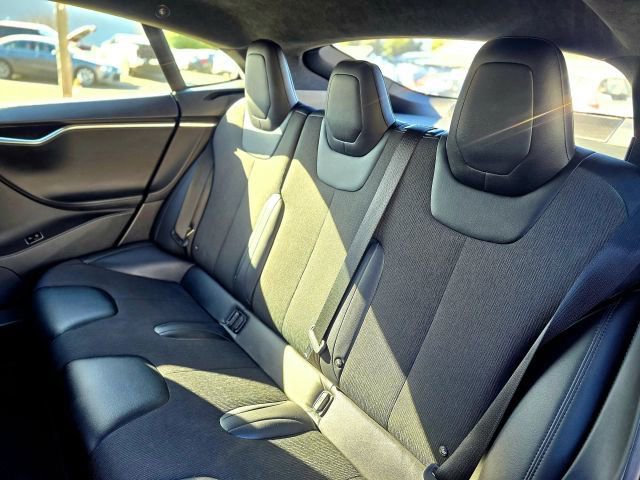 Used 2015 Tesla Model S 85D image 32