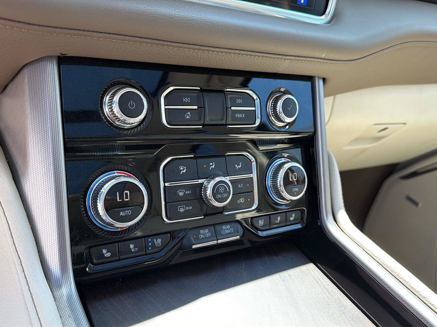 Used 2024 GMC Yukon XL Denali RWD image 29