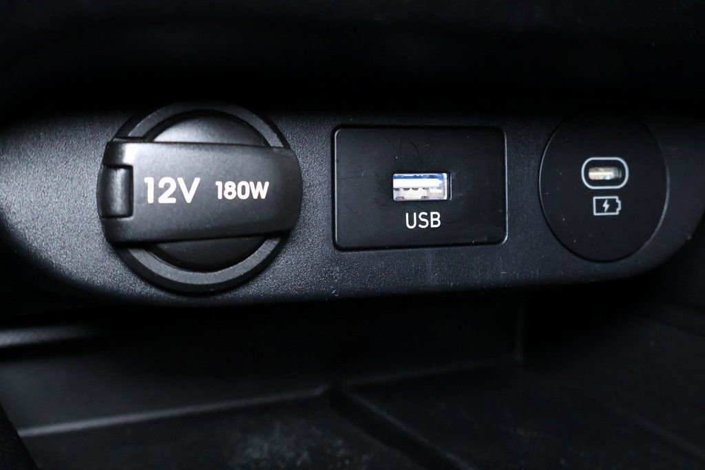 Used 2024 Hyundai Elantra Limited image 31