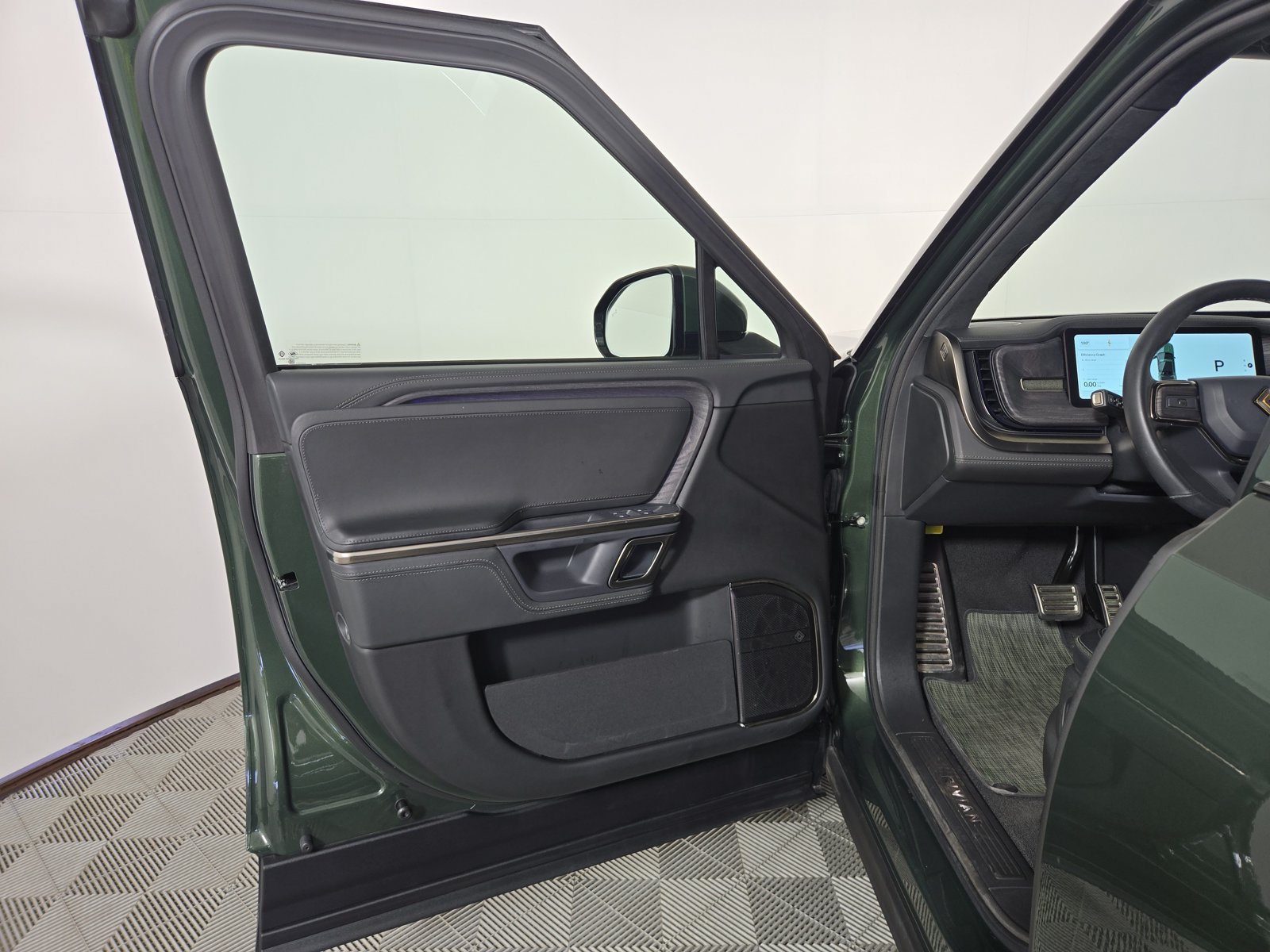 Used 2024 Rivian R1T Adventure Dual AWD/4WD image 16