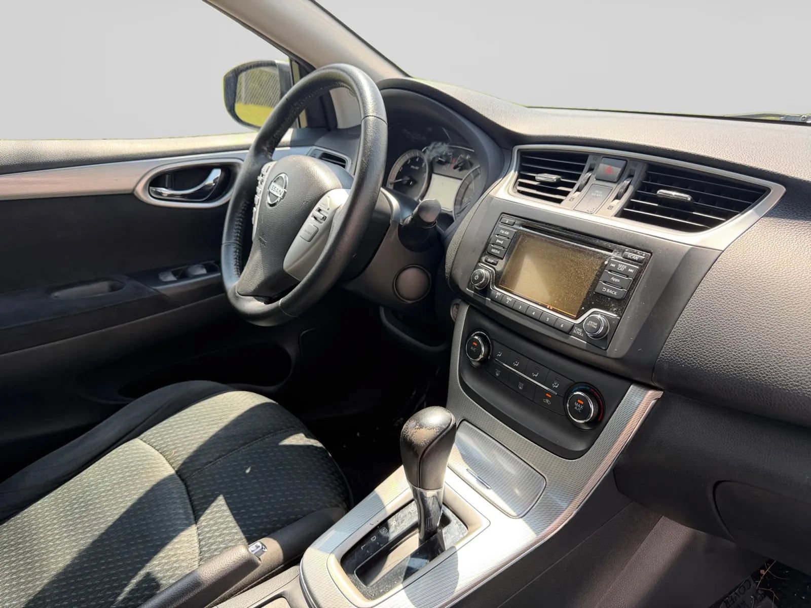 Used 2015 Nissan Sentra SR FWD image 34