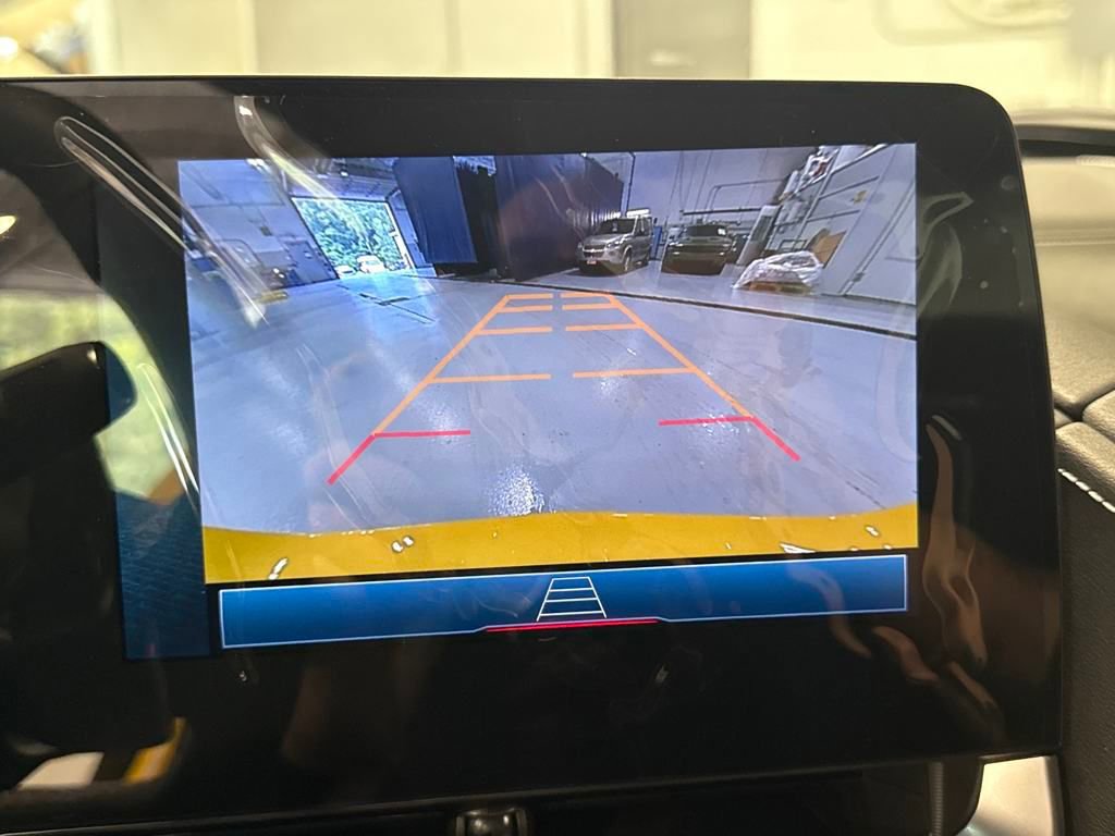 New 2025 Chevrolet Corvette E-Ray image 18