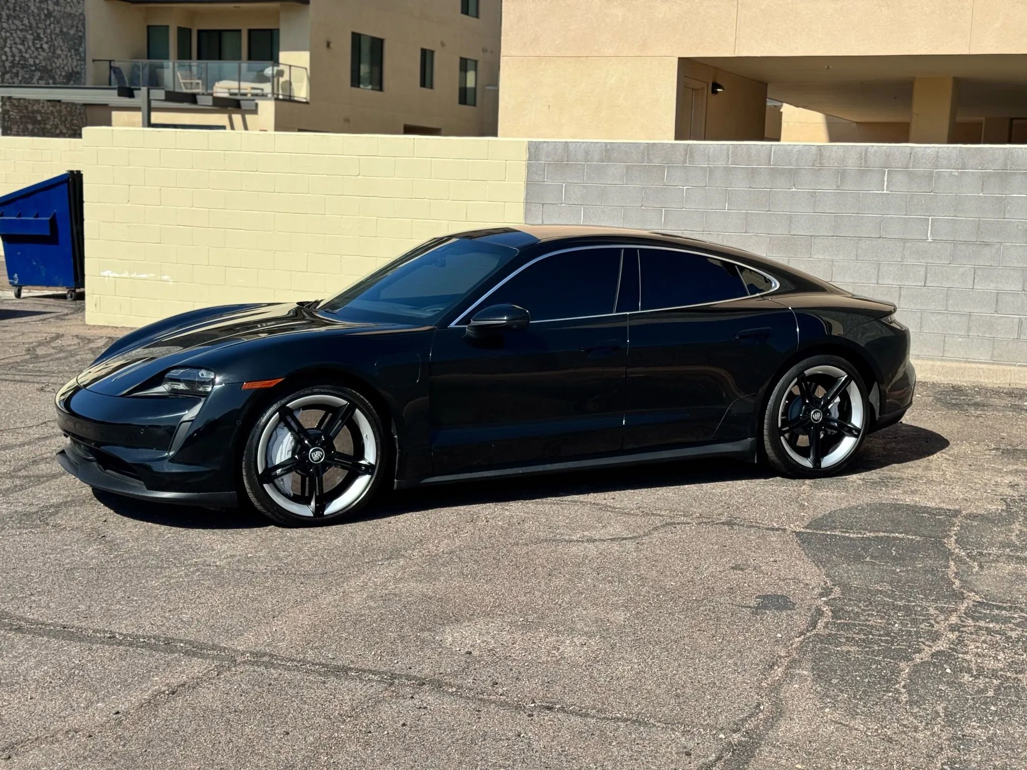 Used 2020 Porsche Taycan 4S w/ Premium Package image 4