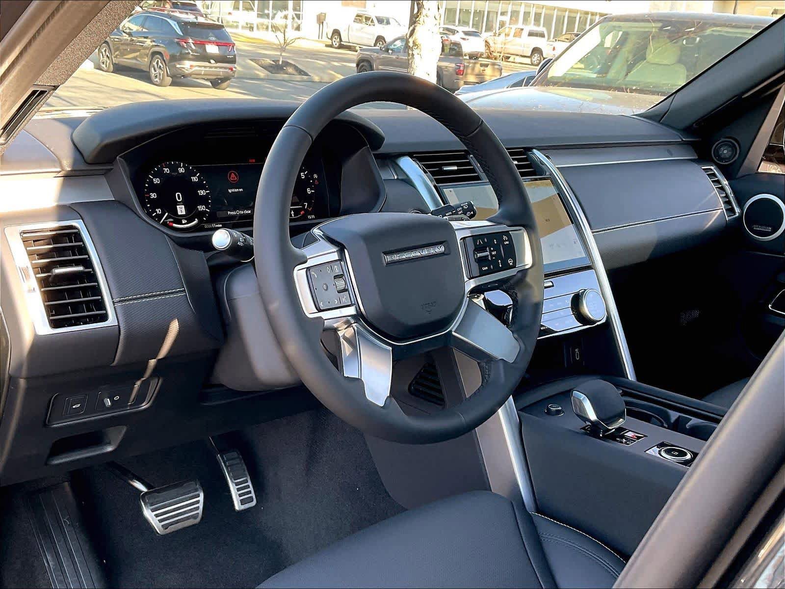 New 2026 Land Rover Discovery Limited Edition AWD/4WD image 8