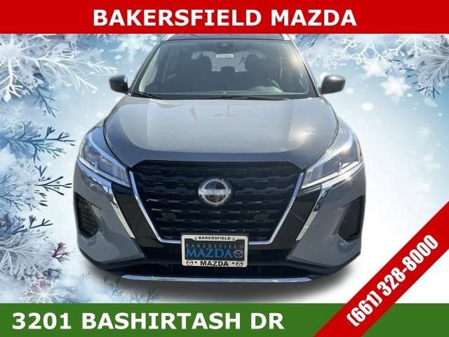 Used 2023 Nissan Kicks SV image 2