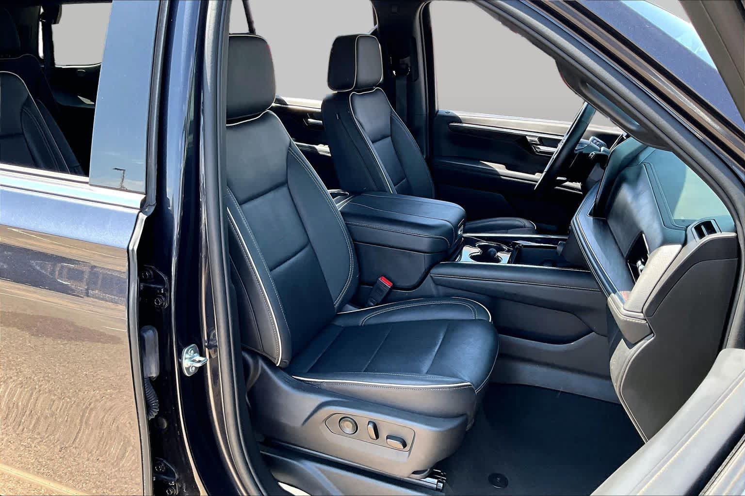 Used 2025 Chevrolet Tahoe Premier AWD/4WD image 8