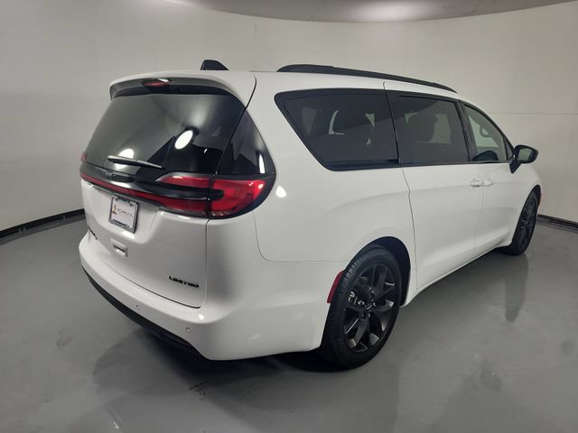 Used 2025 Chrysler Pacifica Limited FWD image 37