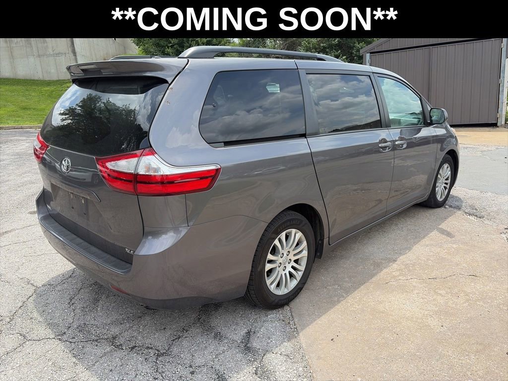 Used 2017 Toyota Sienna XLE FWD image 5