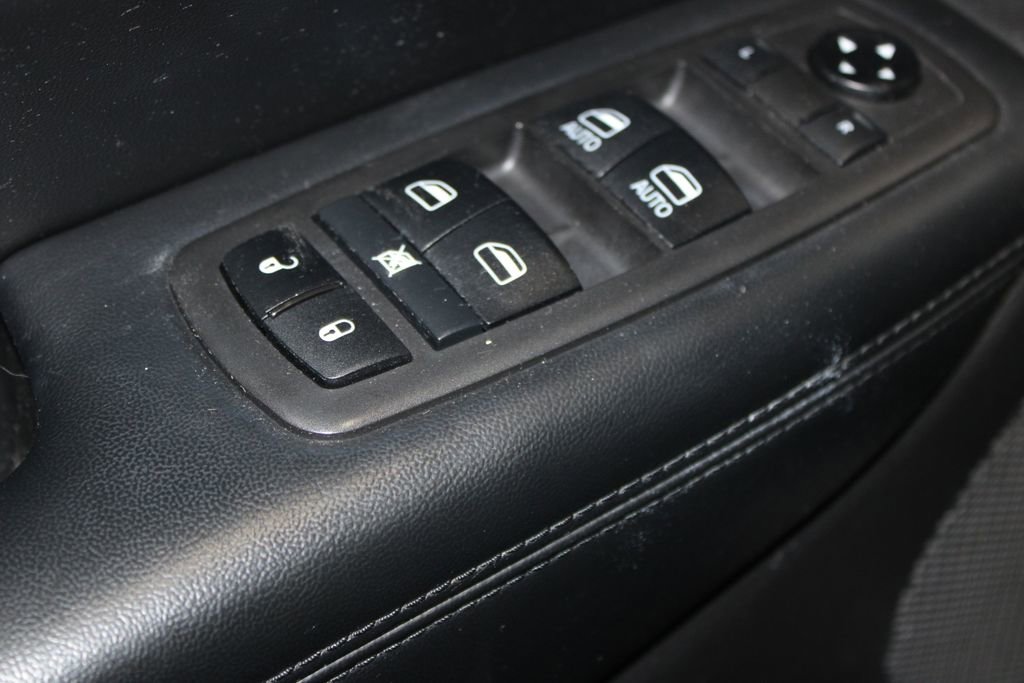 Used 2021 Jeep Grand Cherokee Limited w/ Luxury Group II image 45