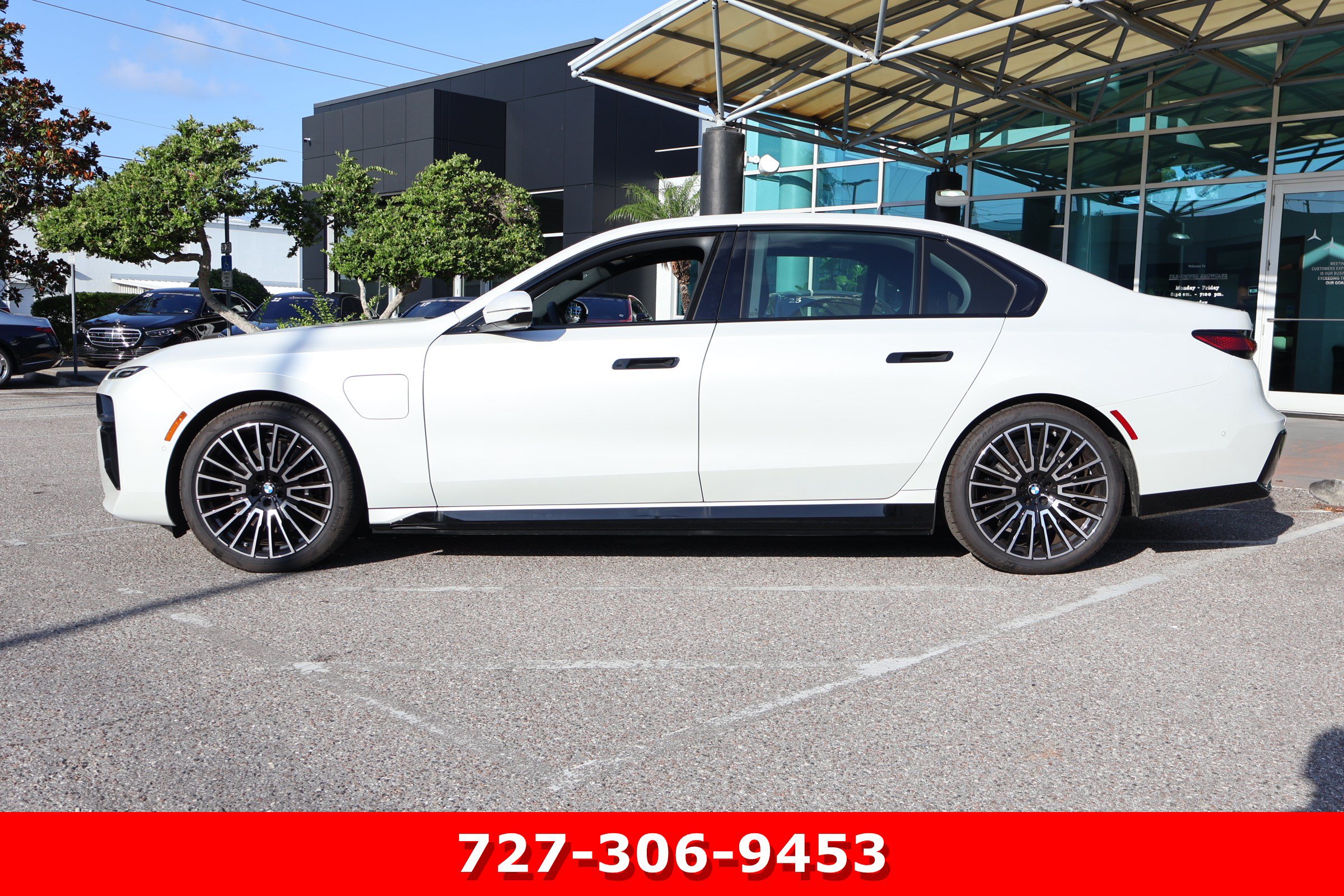 Used 2026 BMW 750e xDrive w/ Luxury Rear Seating Package AWD/4WD image 6