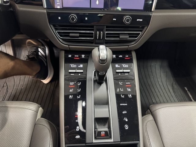 Used 2023 Porsche Macan S AWD/4WD image 21