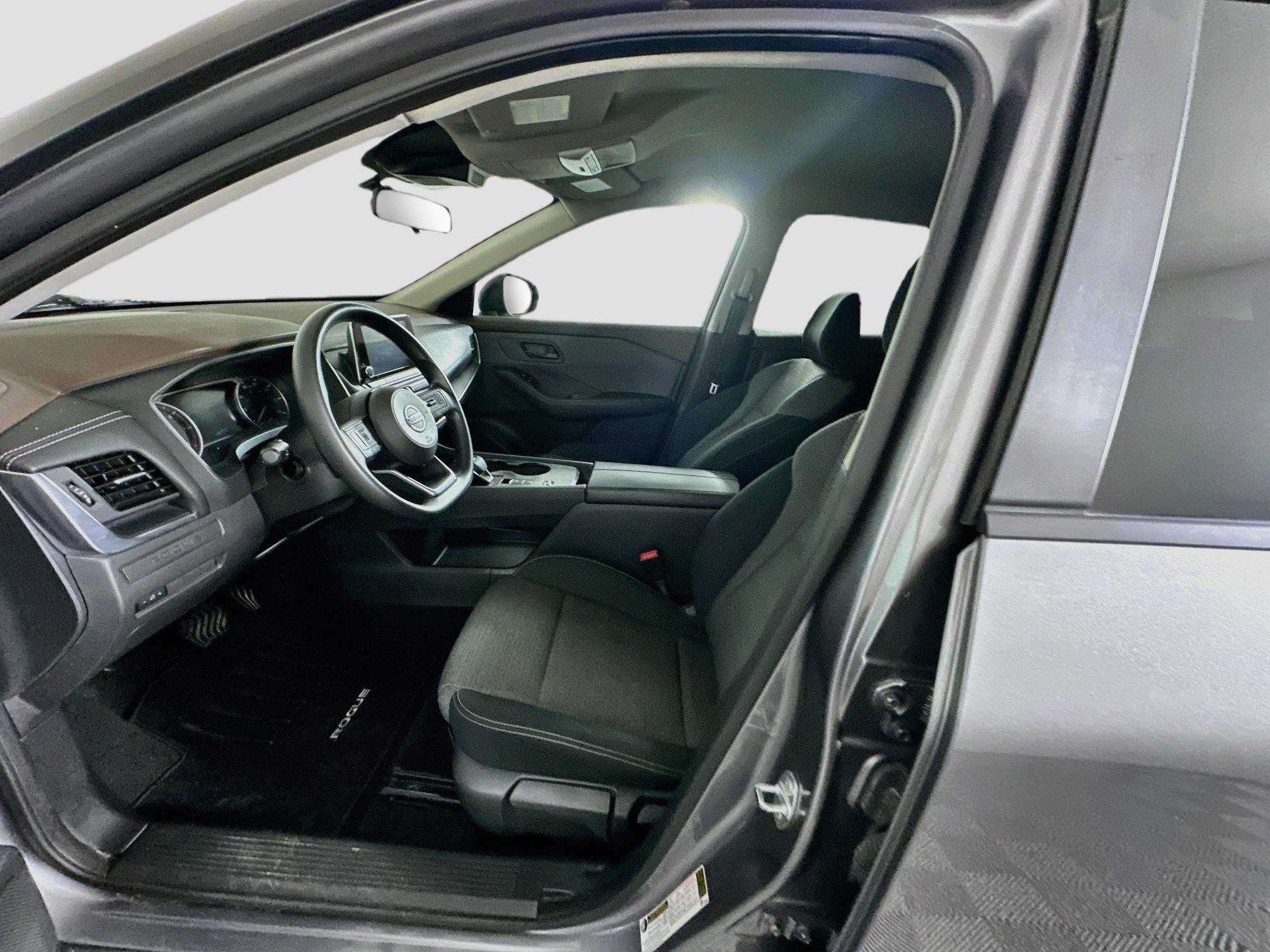 Used 2021 Nissan Rogue S FWD image 13