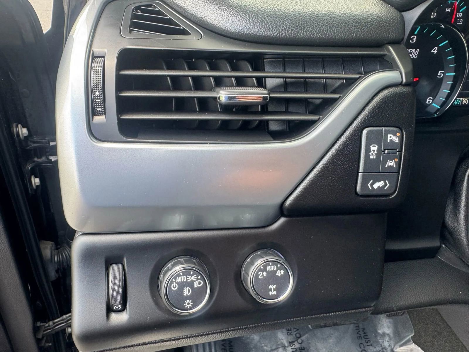 Used 2016 Chevrolet Tahoe LTZ image 22