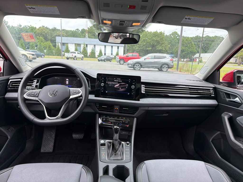 Used 2025 Volkswagen Jetta SE w/ Sunroof Package FWD image 13