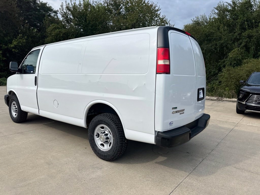 Used 2011 Chevrolet Express 3500 RWD image 9