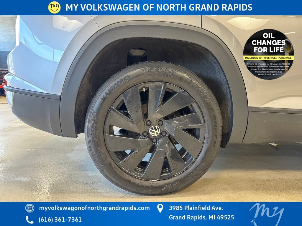 Used 2024 Volkswagen Atlas Cross Sport SE AWD/4WD image 36