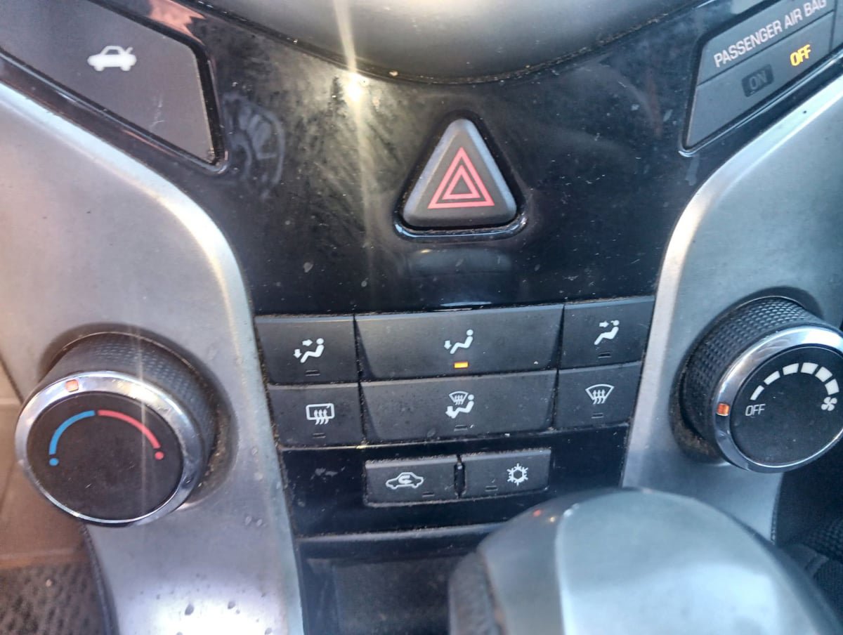 Used 2016 Chevrolet Cruze LT FWD image 11