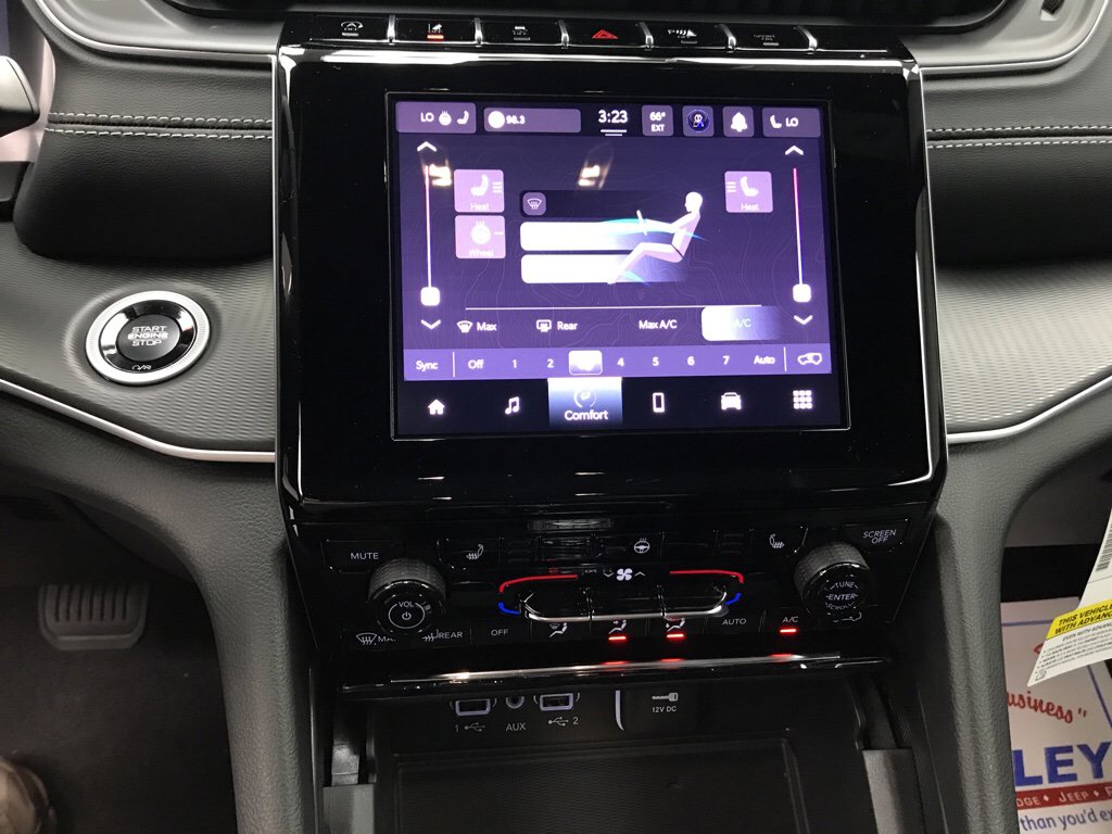 New 2026 Jeep Grand Cherokee Laredo image 12