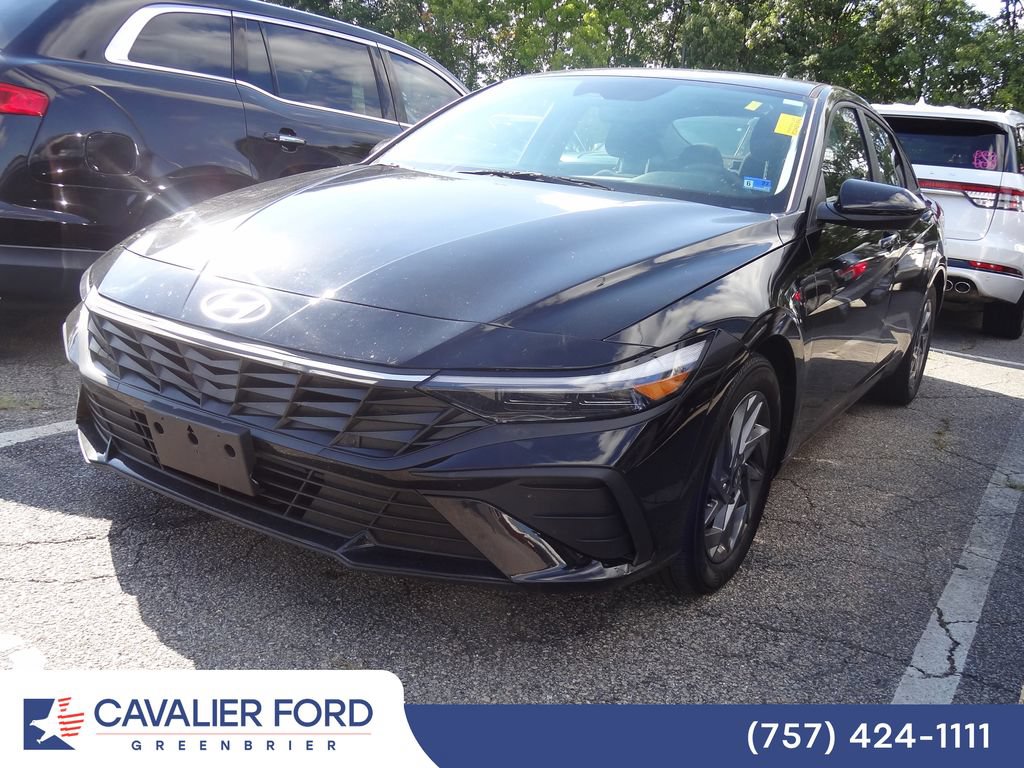 Used 2024 Hyundai Elantra SEL FWD image 3