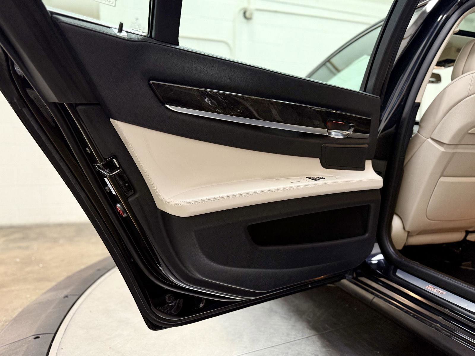 Used 2012 BMW 750Li w/ Driver Assistance Pkg RWD image 15