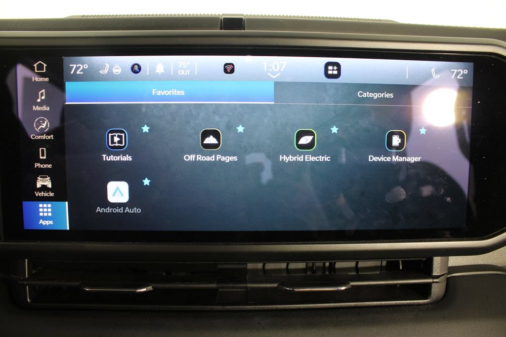 Used 2025 Jeep Wrangler Unlimited Sahara w/ Safety Group AWD/4WD image 4