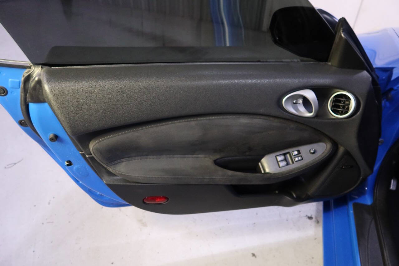 Used 2009 Nissan 370Z Touring w/ Sport Pkg image 17