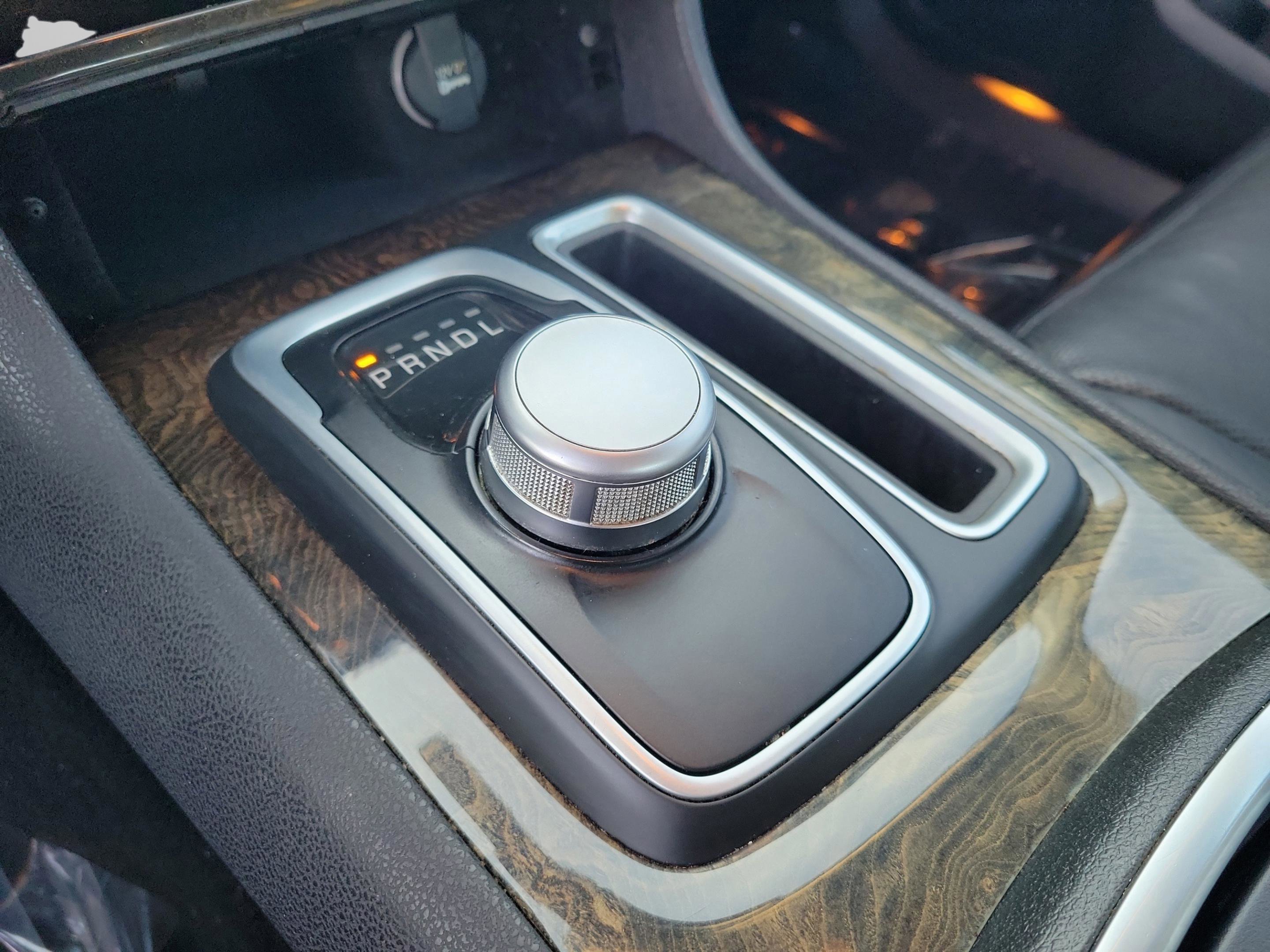 Used 2019 Chrysler 300 Limited image 30