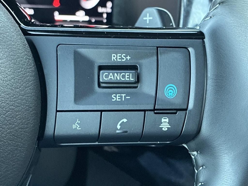 Certified 2024 Nissan Pathfinder Platinum w/ Black Appearance Package AWD/4WD image 30