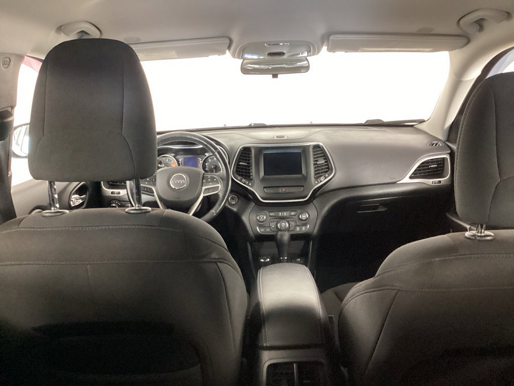 Used 2019 Jeep Cherokee Latitude w/ Cold Weather Group AWD/4WD image 28