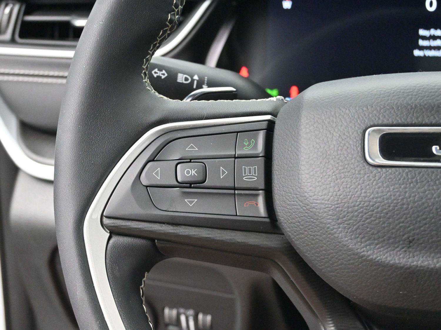 Used 2023 Jeep Grand Cherokee Altitude AWD/4WD image 16