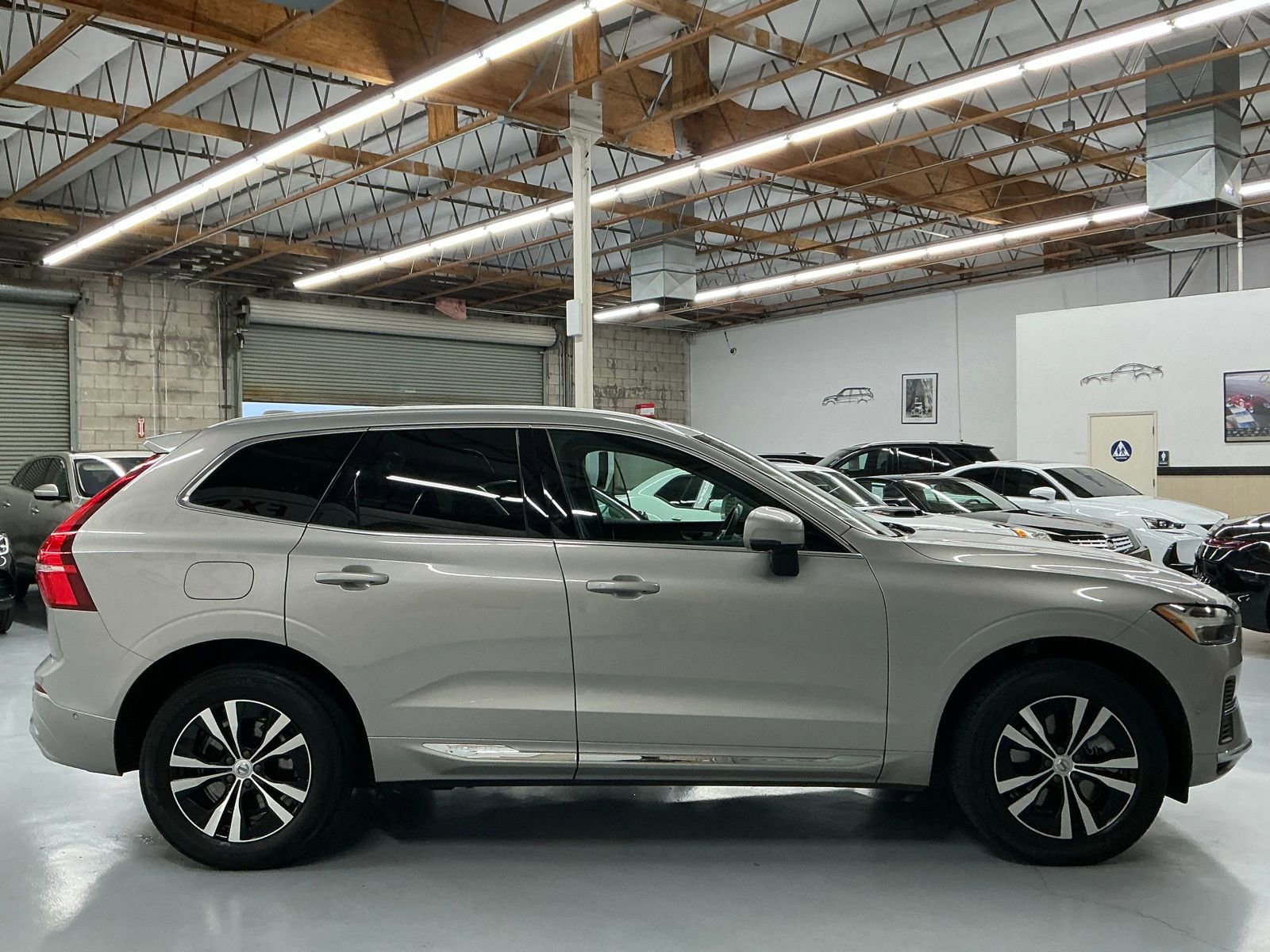 Used 2022 Volvo XC60 T8 Inscription Expression image 4