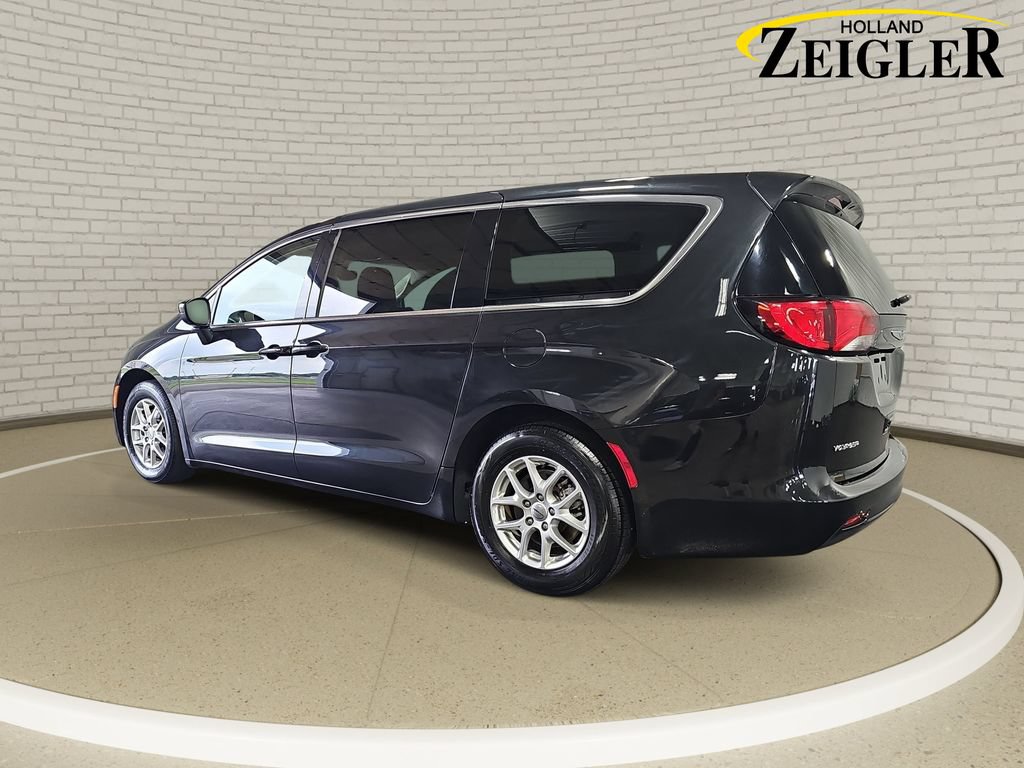 Used 2023 Chrysler Voyager LX FWD image 7