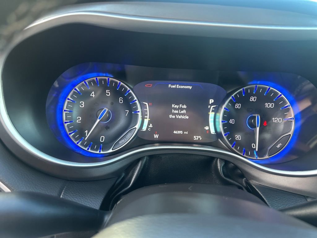 Used 2024 Chrysler Pacifica Touring-L image 22