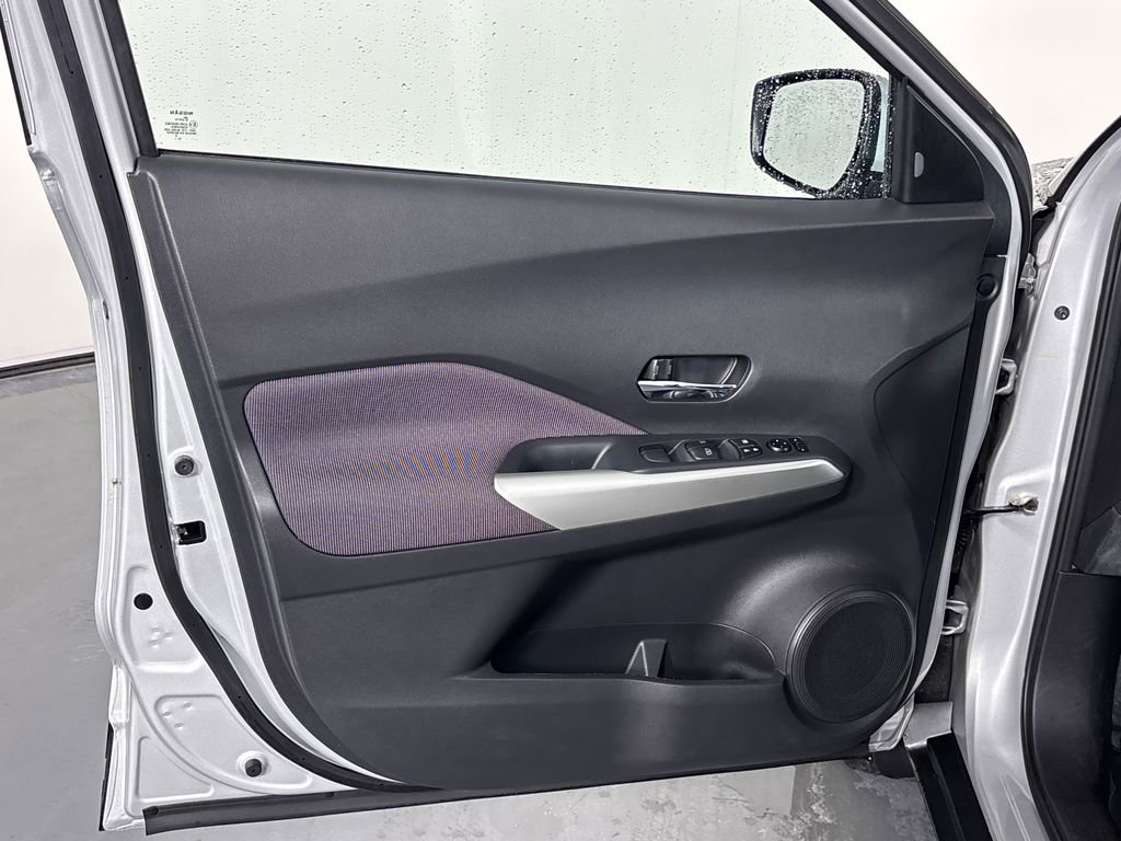 Used 2020 Nissan Kicks SV image 25