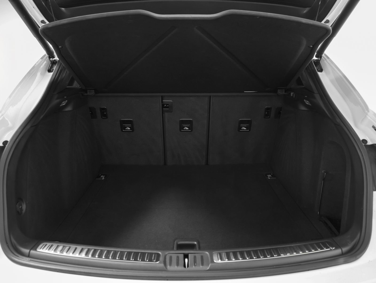 Certified 2025 Porsche Macan S image 20