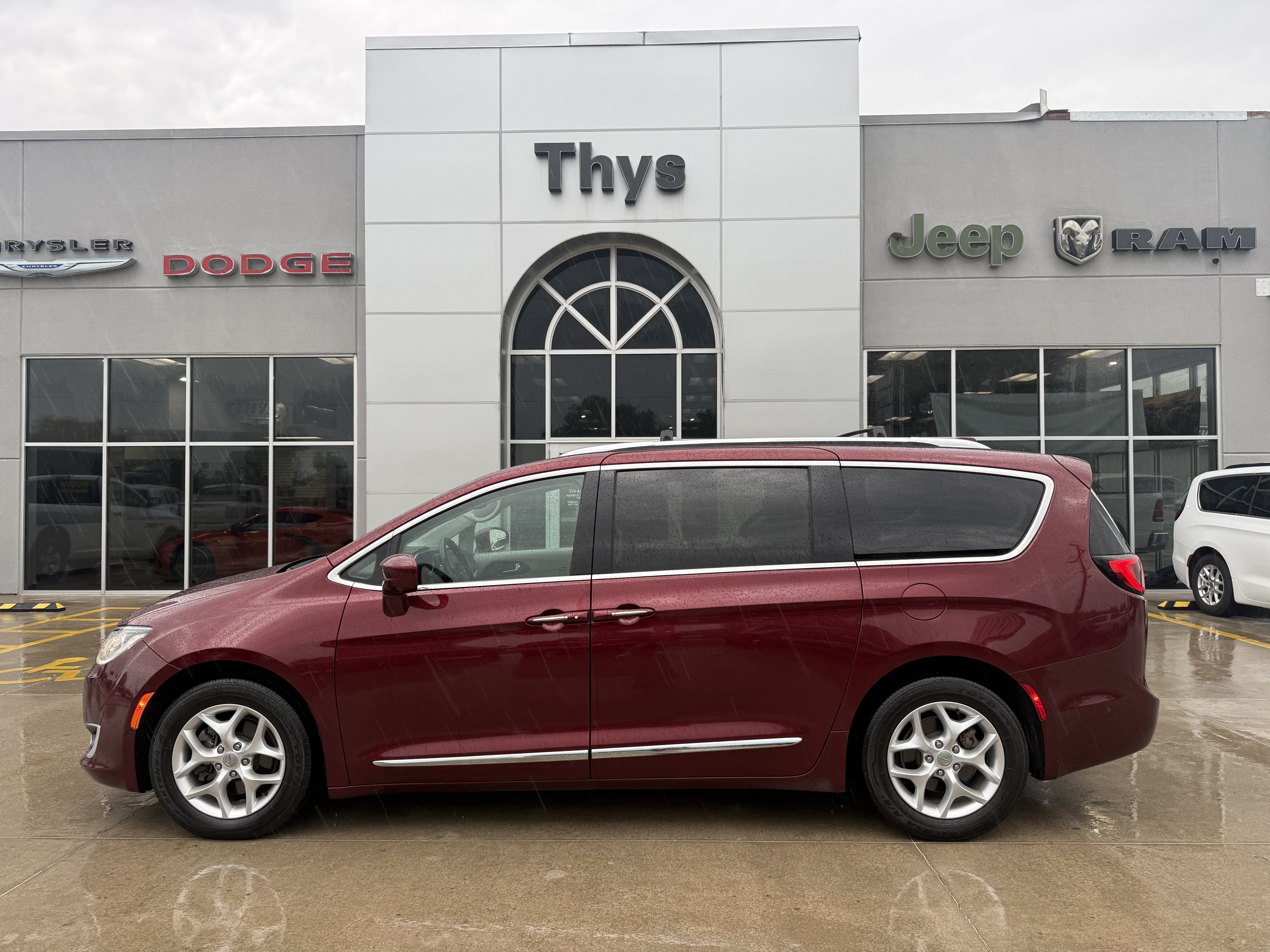 Used 2017 Chrysler Pacifica Touring-L Plus FWD image 35