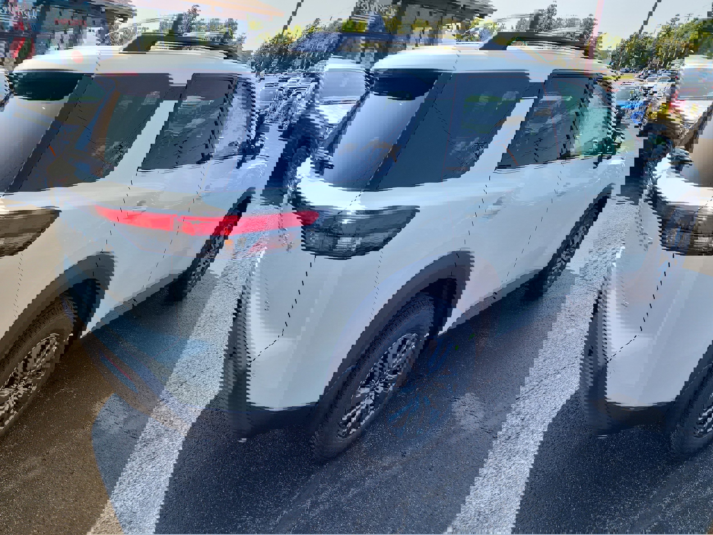 New 2025 Nissan Pathfinder SV image 8