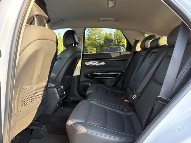 Used 2025 Genesis GV70 2.5T AWD/4WD image 12