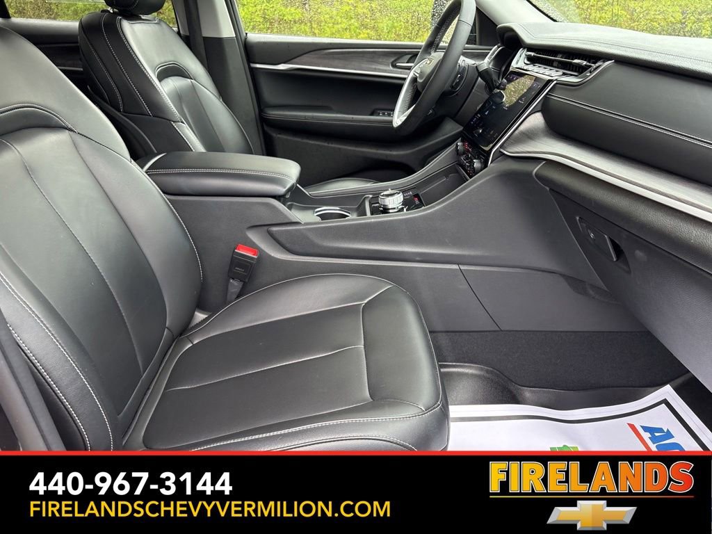 Used 2023 Jeep Grand Cherokee Limited w/ Black Appearance Package AWD/4WD image 30