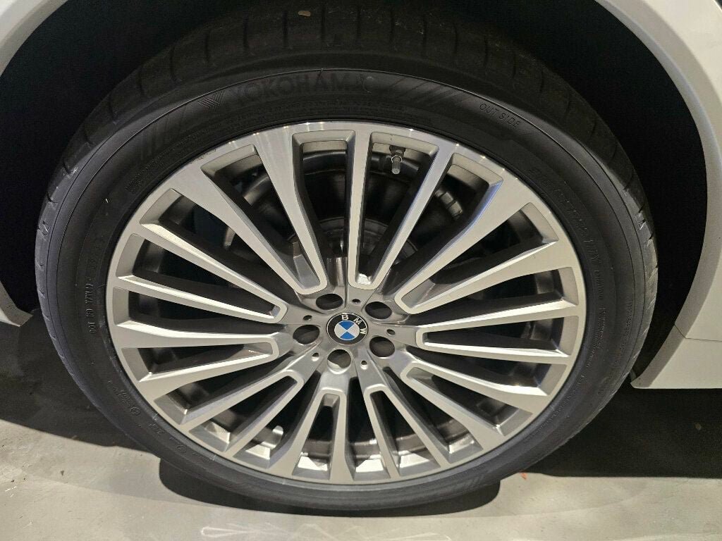 Used 2021 BMW X7 xDrive40i w/ Premium Package AWD/4WD image 44